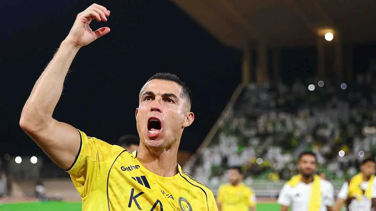 رد فعل كريستيانو رونالدو بعد هدفه في مرمى الحزم ووصوله للهدف 950 (صورة)