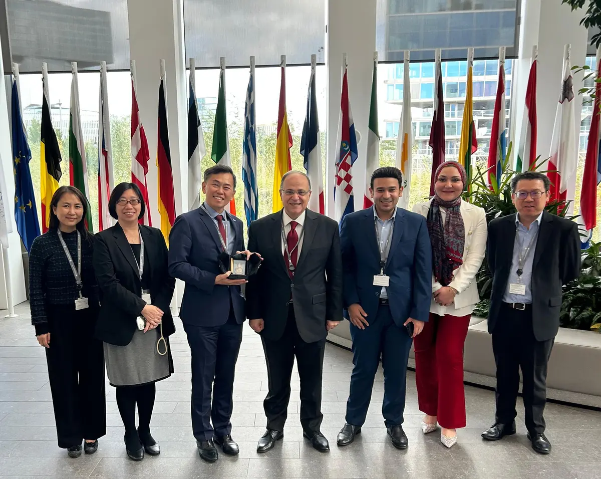 هيئة الدواء تبحث مع هيئة العلوم الصحية بسنغافورة التعاون فى تعزيز القدرات التنظيمية