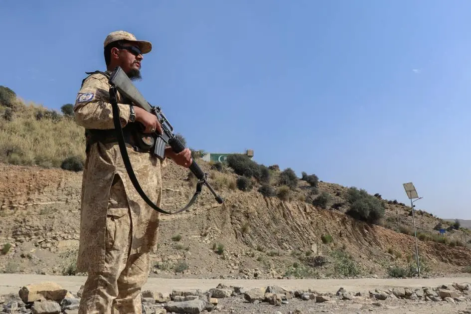باكستان تعلن مقتل 30 في اشتباكات على الحدود مع أفغانستان