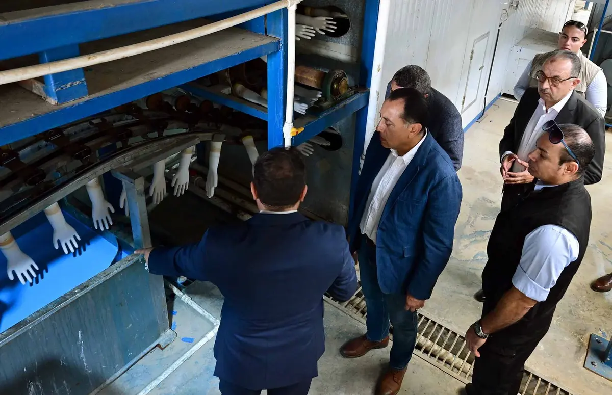 رئيس الوزراء يفتتح مصنع سيناى للمستلزمات الطبية بطاقة إنتاج تصل لـ60 مليون قفاز طبي سنويًا