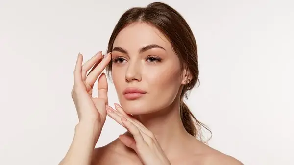 هل الكولاجين سر بشرتكِ الممتلئة.. كيف تزيدينه؟