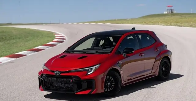 تعليقات أكيو تويودا شخصياً أدت لتحديث تويوتا GR كورولا 2026 أكثر توازناً و”وحشية”