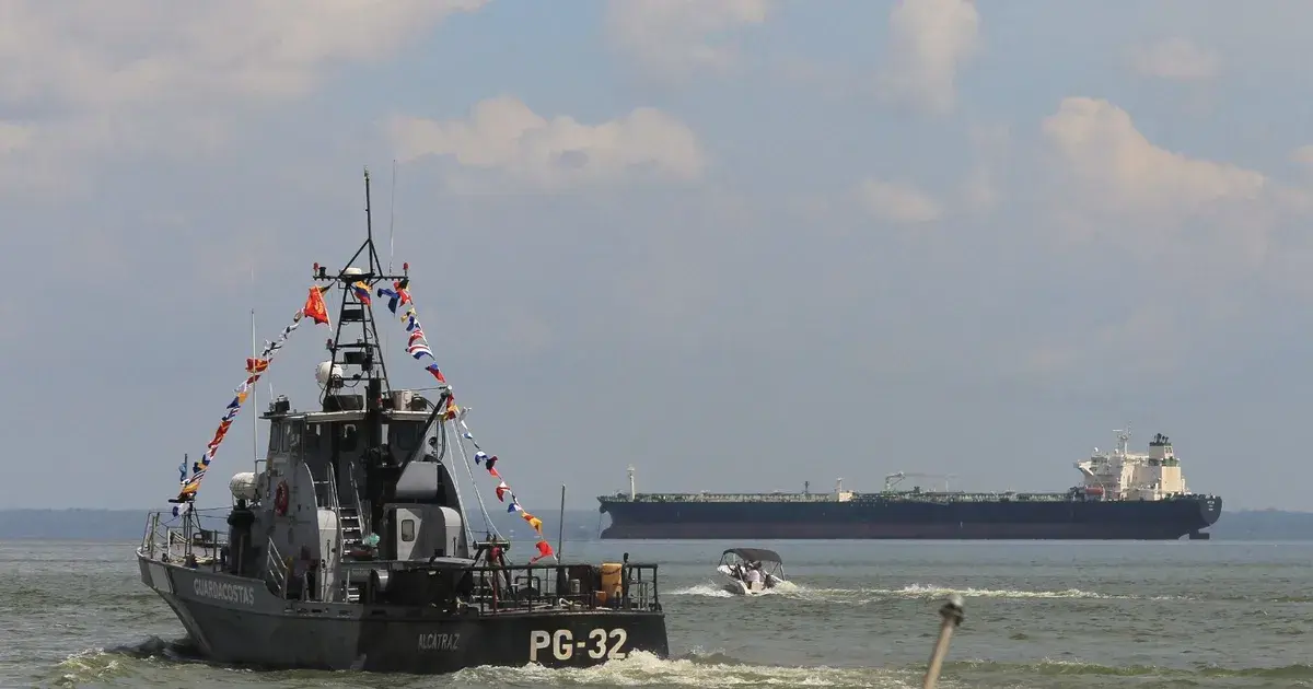 واشنطن ترسل سفناً حربية قرب سواحل فنزويلا.. وكراكاس: "استفزاز عسكري"