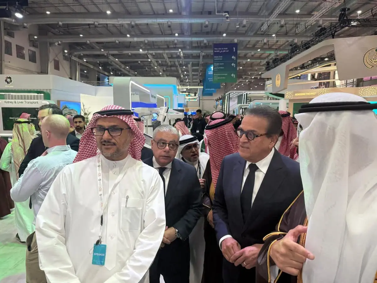 وزير الصحة يتفقد المعرض الطبي المنعقد على هامش ملتقى الصحة العالمي بالمملكة العربية السعودية