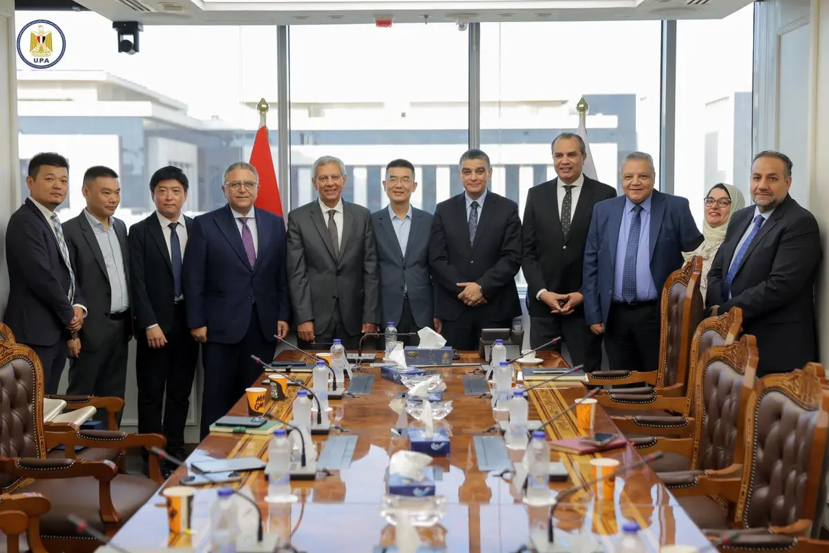 هيئة الشراء الموحد تبحث مع القابضة للأدوية و«سينو برايت» الصينية توطين صناعة الدواء والمواد الخام في مصر