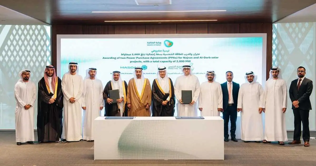 "مصدر" تفوز بتطوير محطتين للطاقة الشمسية في السعودية