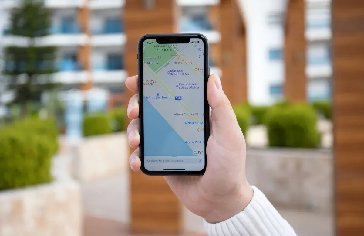 الاعلانات تصل إلى تطبيق Apple Maps في 2026
