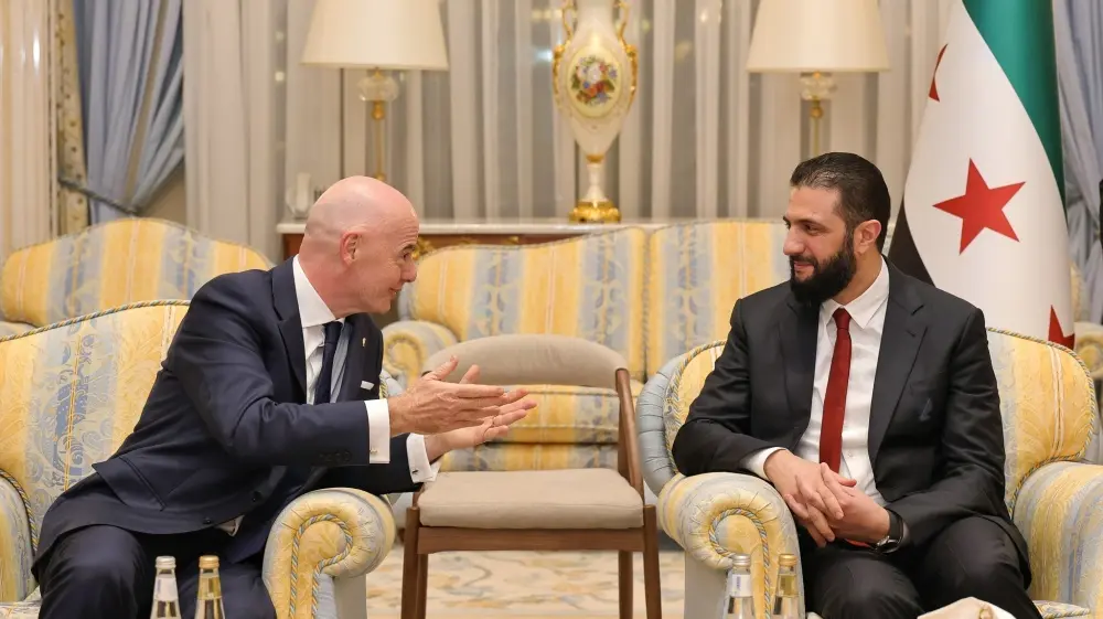 الرئيس الشرع يلتقي رئيس الفيفا في الرياض