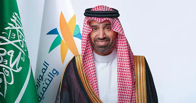 وزير الموارد البشرية يعتمد ضوابط تعهيد خدمات العمالة الوافدة بين المنشآت