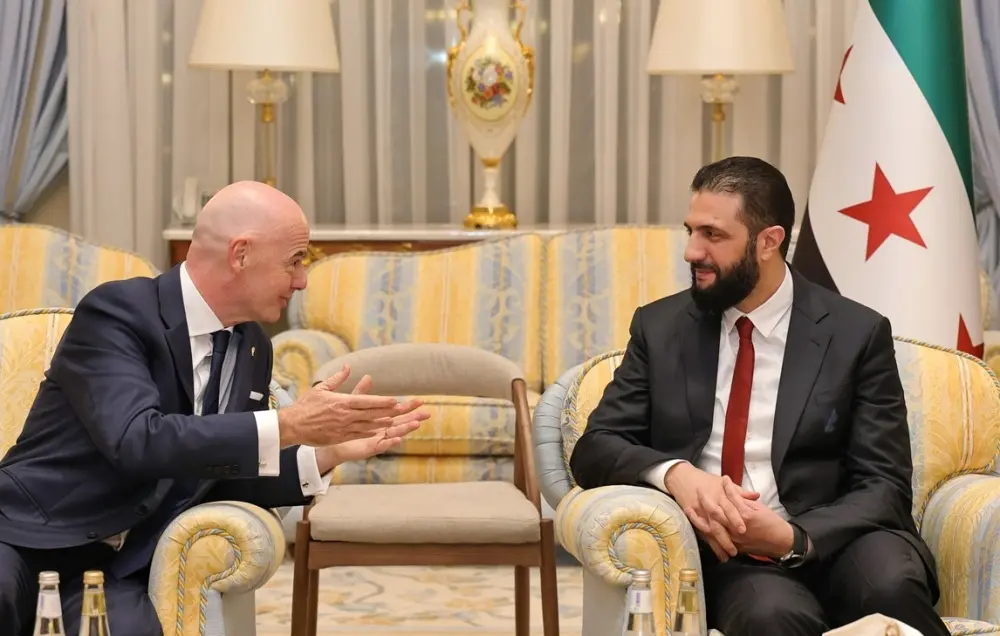 الرئيس الشرع يلتقي رئيس الفيفا في الرياض