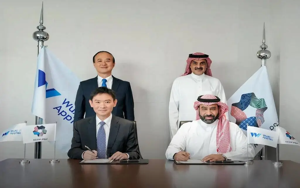 «نيوم» توقّع مذكرة تفاهم مع «ووشي آبتيك» لدعم وتوطين الصناعات الدوائية في السعودية