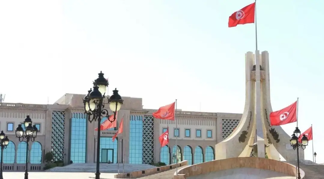 تونس: السلطات تشرع في تجميد جمعيات ومنظمات حقوقية وتدعو إلى فتح تحقيق في التمويلات الأجنبية