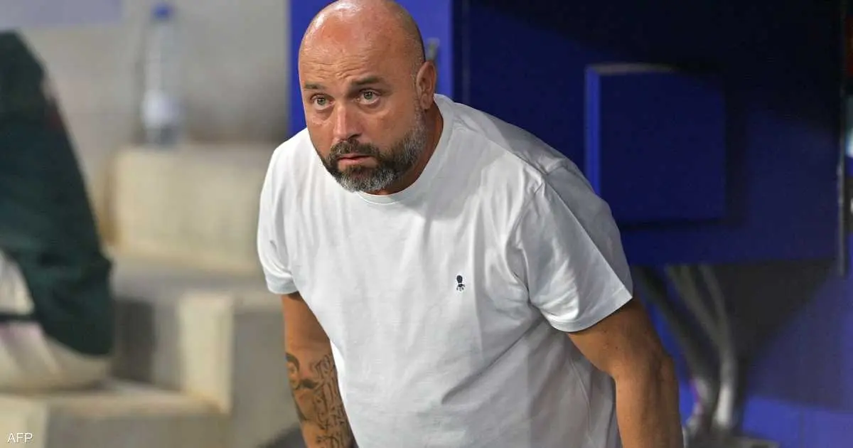 من سائق حافلة إلى خامس الليغا.. مدرب إسبانيول "ظاهرة الدوري"