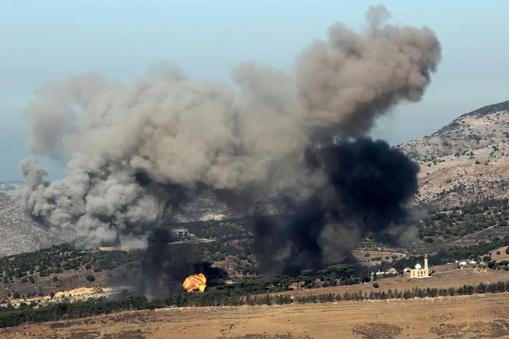 الاحتلال الإسرائيلي يقتل موظفا بلديا في قرية حدودية لبنانية