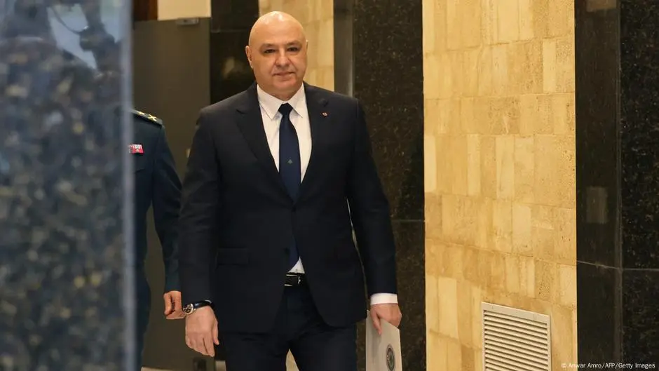 الرئيس اللبناني يدعو الجيش إلى التصدي لأي توغل إسرائيلي