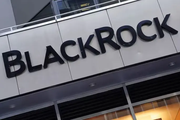 «بلاك روك» وصندوق الاستثمارات العامة يخططان لإطلاق صناديق استثمارية مشتركة