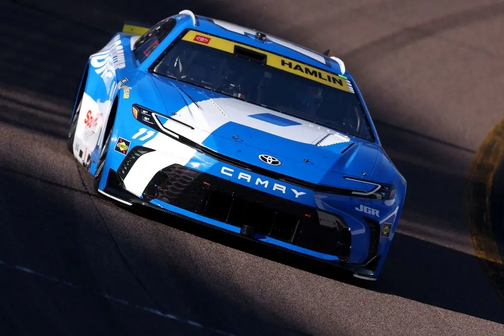 Denny Hamlin rockets to NASCAR Cup pole for Phoenix title race
