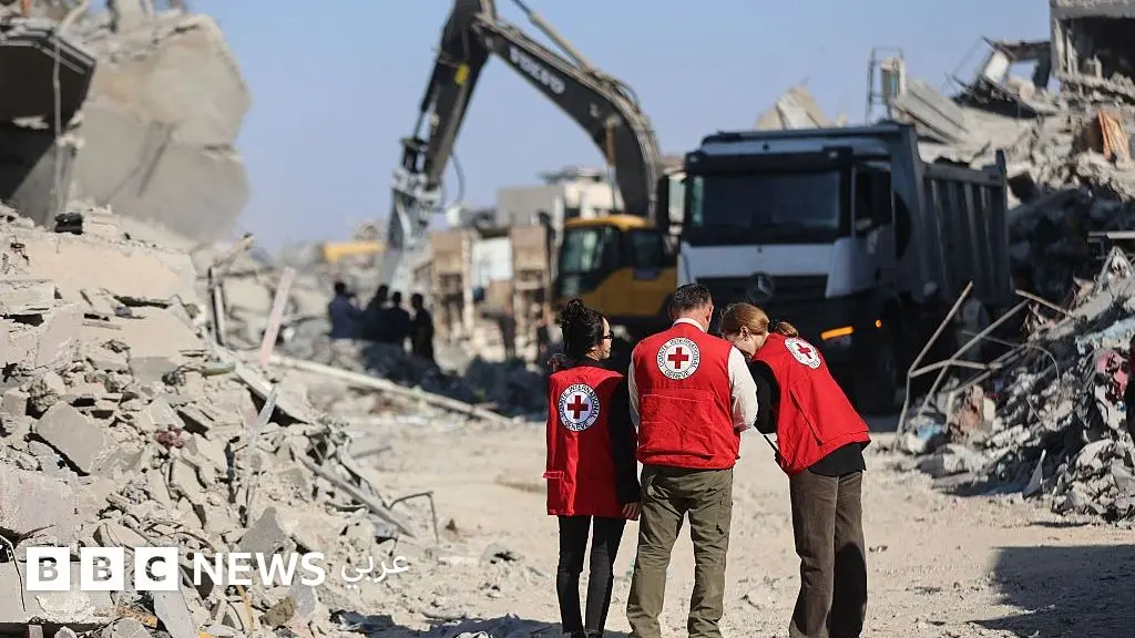 إسرائيل تقول إن الجثث الثلاثة التي تسلمتها من غزة لا تعود للرهائن، وحماس: "قمنا بتسليمها لقطع الطريق على ادعاءات العدو"