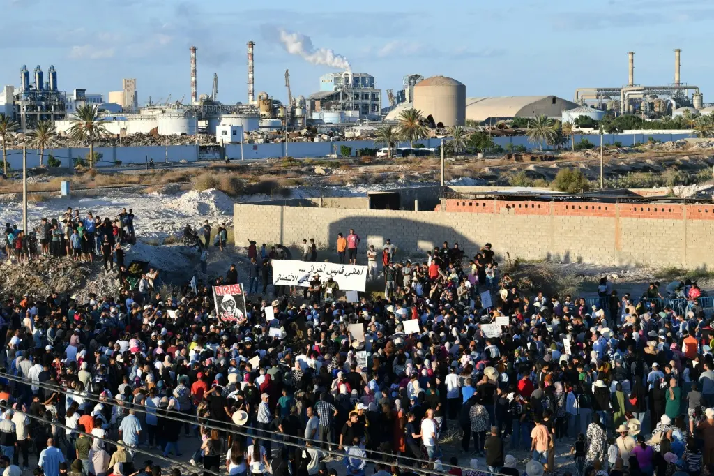 تظاهرة حاشدة في قابس بجنوب تونس تنديدا بالتلوث الصناعي