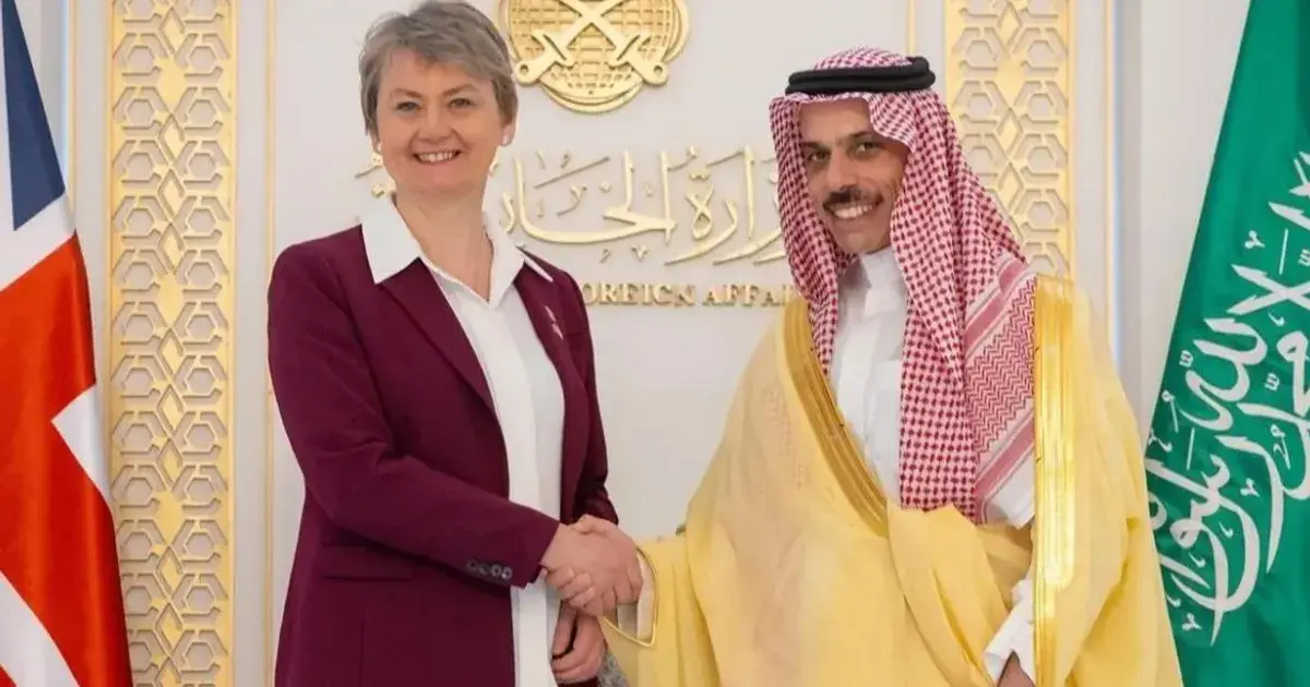 وزيرا خارجية السعودية وبريطانيا يستعرضان علاقات البلدين وأوضاع المنطقة