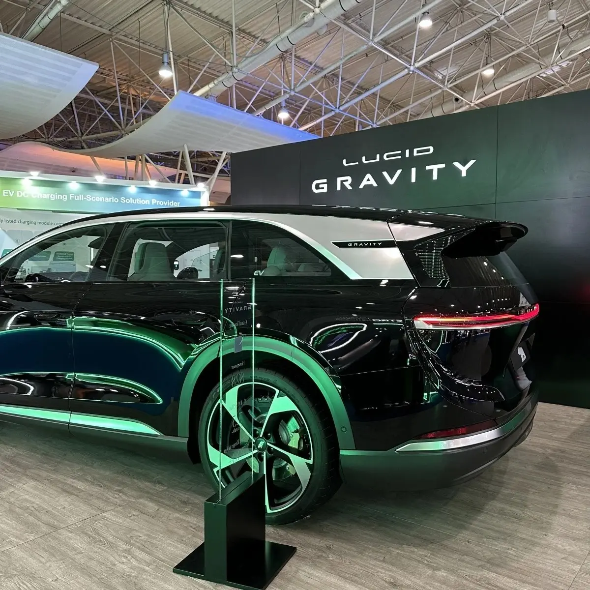 هاشتاق عربي - دراجة بـ 3 عجلات وأسرع سيارة في العالم في معرض بالرياض