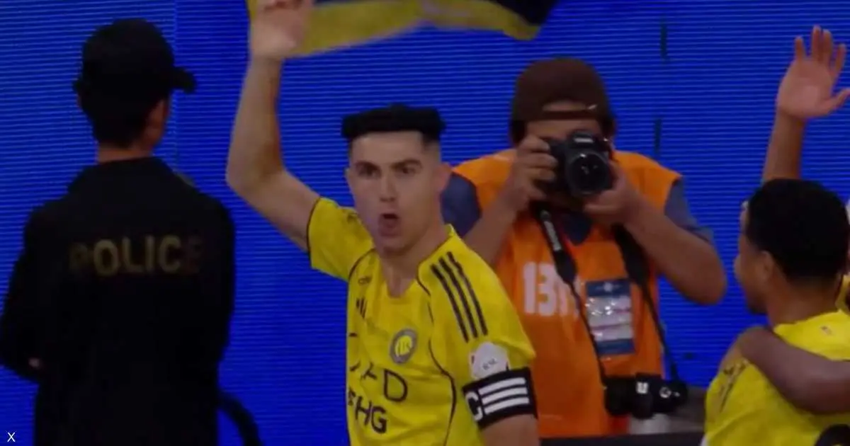 سخرية محرز وجدل عالمي.. ركلة جزاء "وهمية" لكريستيانو رونالدو