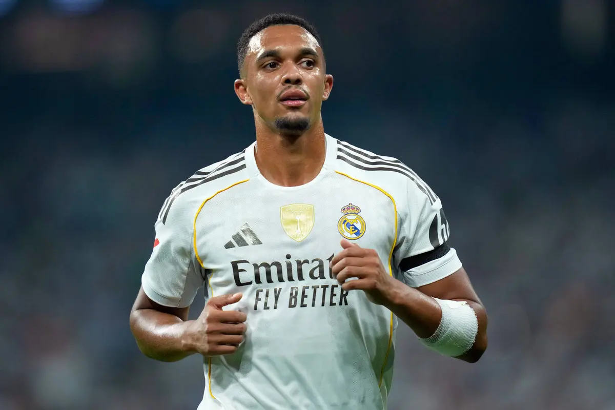 أرنولد يفاجئ جماهير ليفربول برسالة عاطفية قبل العودة إلى "أنفيلد" بقميص ريال مدريد