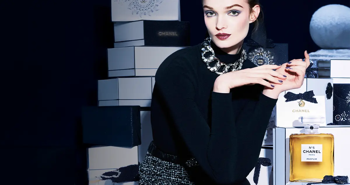 CHANEL تطلق مجموعة عطور تُجسّد سحر أعياد 2025