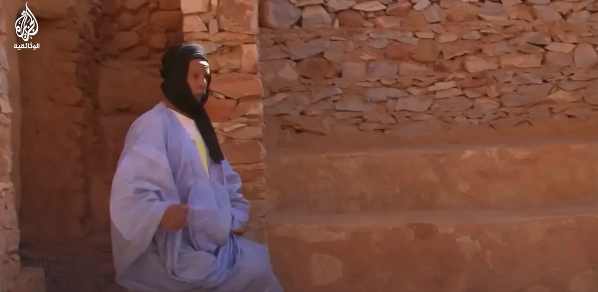 (شاهد) بيت للصيف وآخر للشتاء.. منازل شنقيط التي تحوّلت من مأوى للفصول إلى ملاذ للكتب