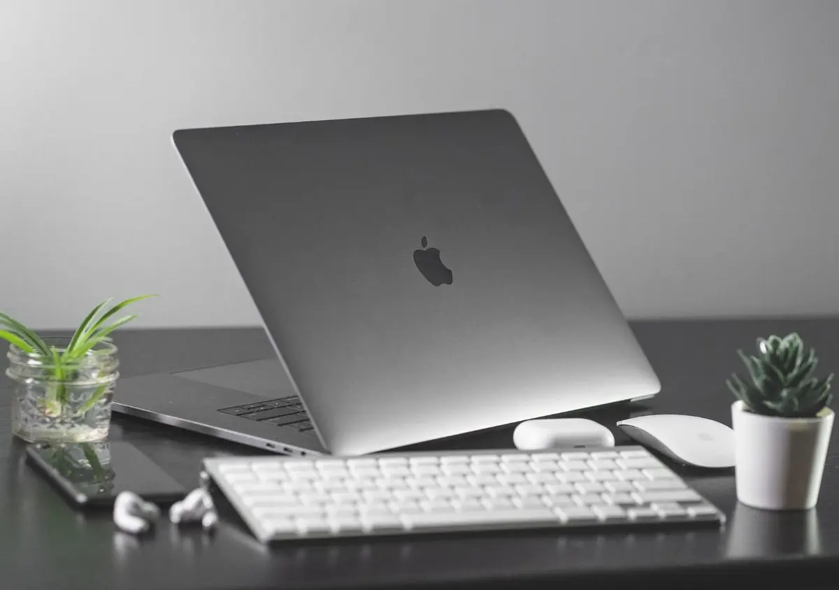 آبل ستدخل سوق الحواسيب المحمولة الاقتصادية بجهاز ماك بوك منخفض التكلفة