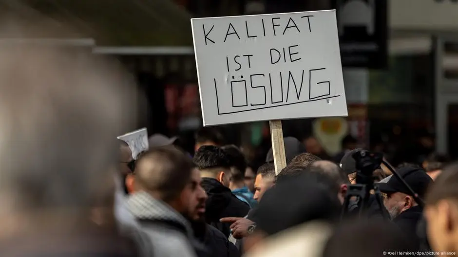 وزير الداخلية يحظر جماعة إسلاموية تدعو "للخلافة" في ألمانيا