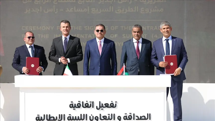 ليبيا وإيطاليا توقعان عقد تشييد طريق بطول 160 كيلومترا بطرابلس
