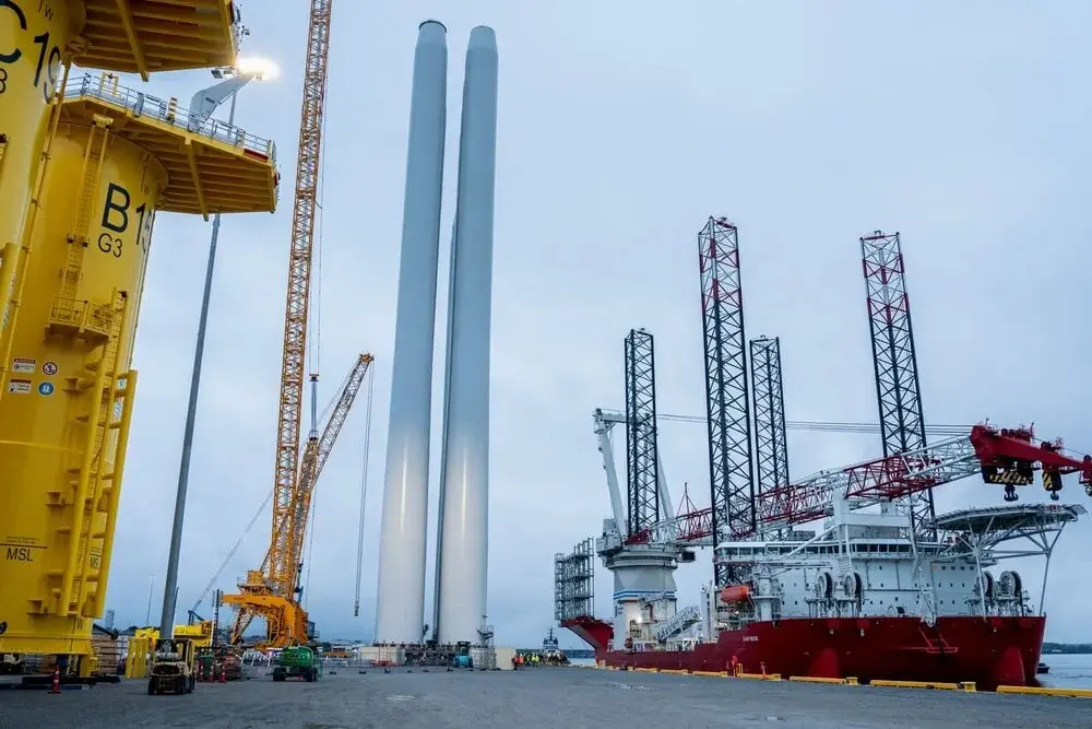 فشل إطلاق أول سفينة لتركيب توربينات الرياح البحرية في أميركا - الطاقة