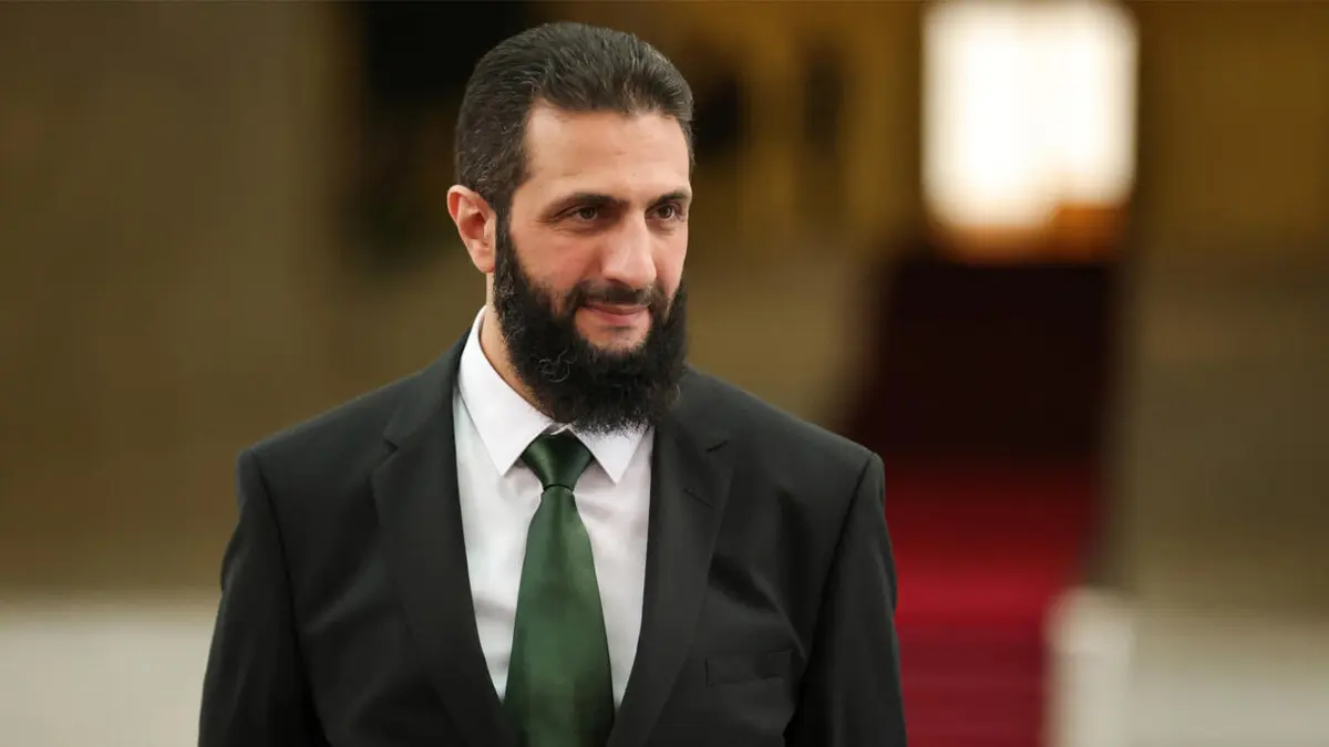 الحكومة البريطانية ترفع العقوبات عن الرئيس السوري أحمد الشرع ووزير داخليته