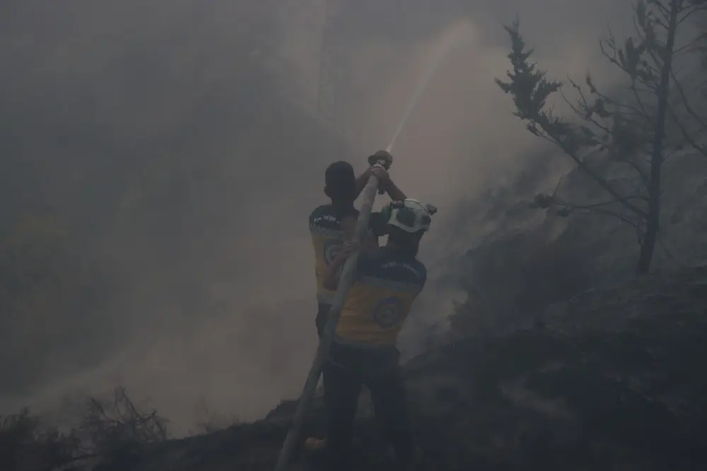 الدفاع المدني يخمد 4 حرائق حراجية في اللاذقية وطرطوس