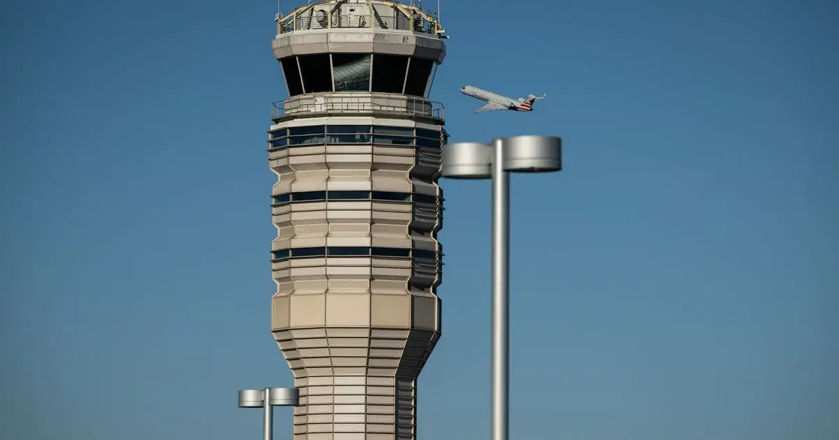 بعد إلغاء آلاف الرحلات.. ما الذي يحدث في مطارات أميركا ولماذا؟