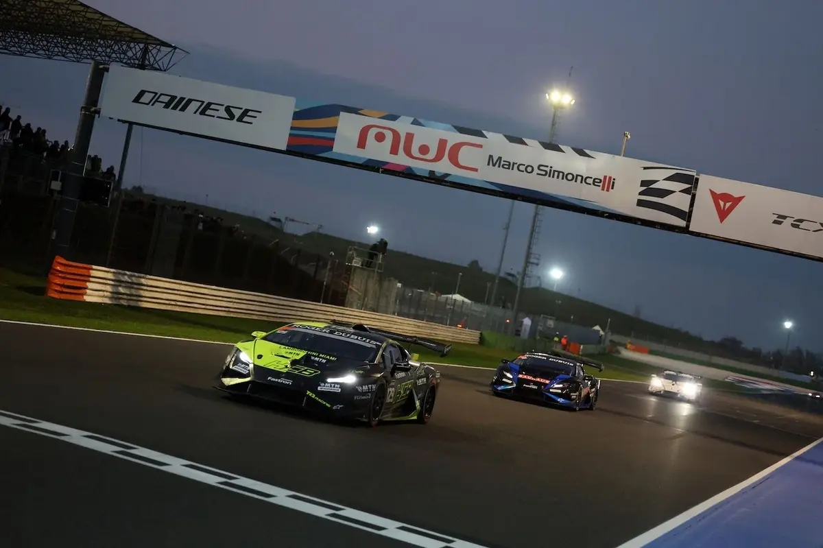 Lamborghini: Elias de la Torre and Will Bamber win Race 1 of Pro and Pro-Am Final