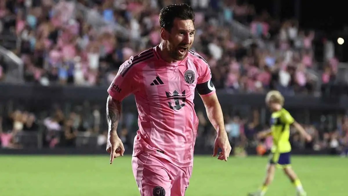 بهدفين وتمريرة حاسمة .. ميسي يحمل إنتر ميامي لنصف النهائي بعد فوز عريض على ناشفيل (فيديو)