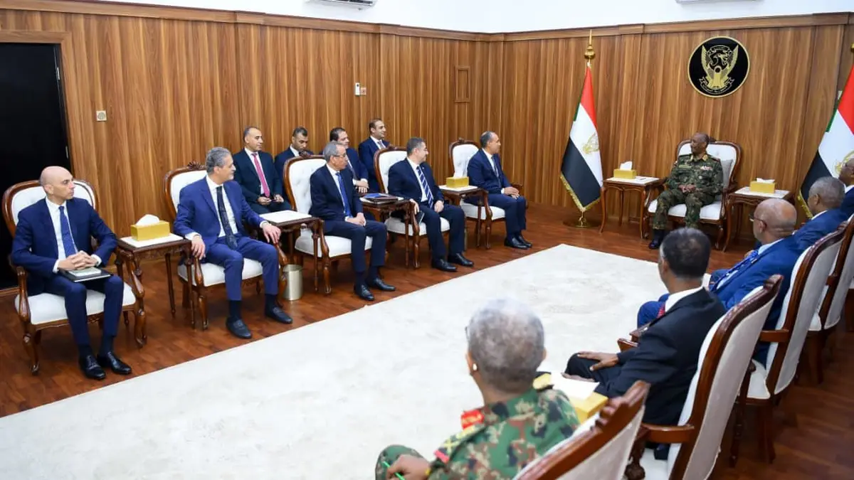 وزير خارجية مصر ينقل رسالة "دعم وتضامن كامل" من السيسي للبرهان