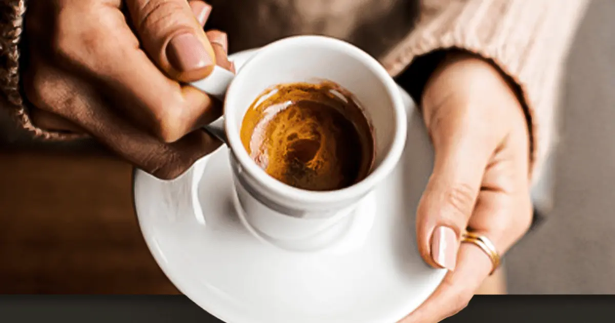 لماذا يبدو طعم قهوتك مختلفا؟ 7 أسرار ممتعة عن فناجين القهوة