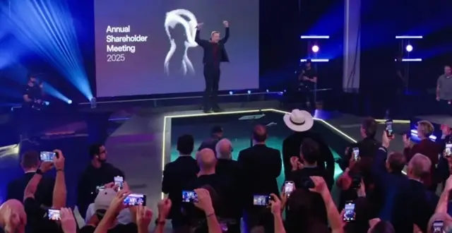 إيلون ماسك يحصل على أكبر أجر في تاريخ الشركات