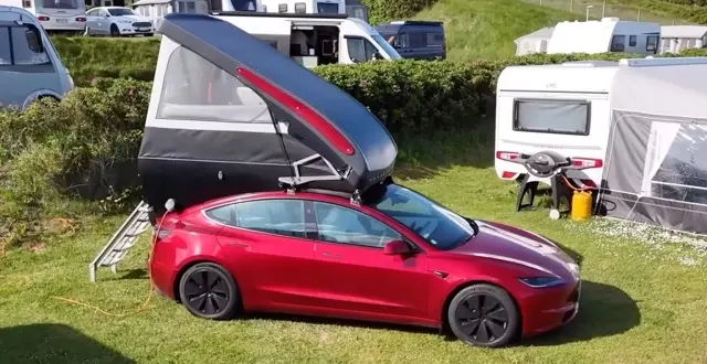 مشروع خيمة سقف تيسلا موديل 3 يتحول لعربة تخييم متكاملة