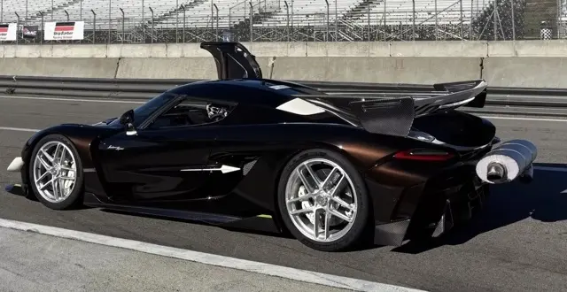 رغم القيود الصارمة، كونيغسيج ساديرز سبير تسجل رقماً قياسياً جديداً في حلبة لاغونا سيكا