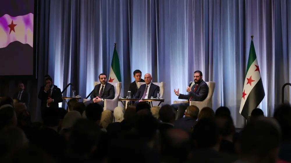 الرئيس الشرع يلتقي وفداً من أبناء الجالية السورية في واشنطن