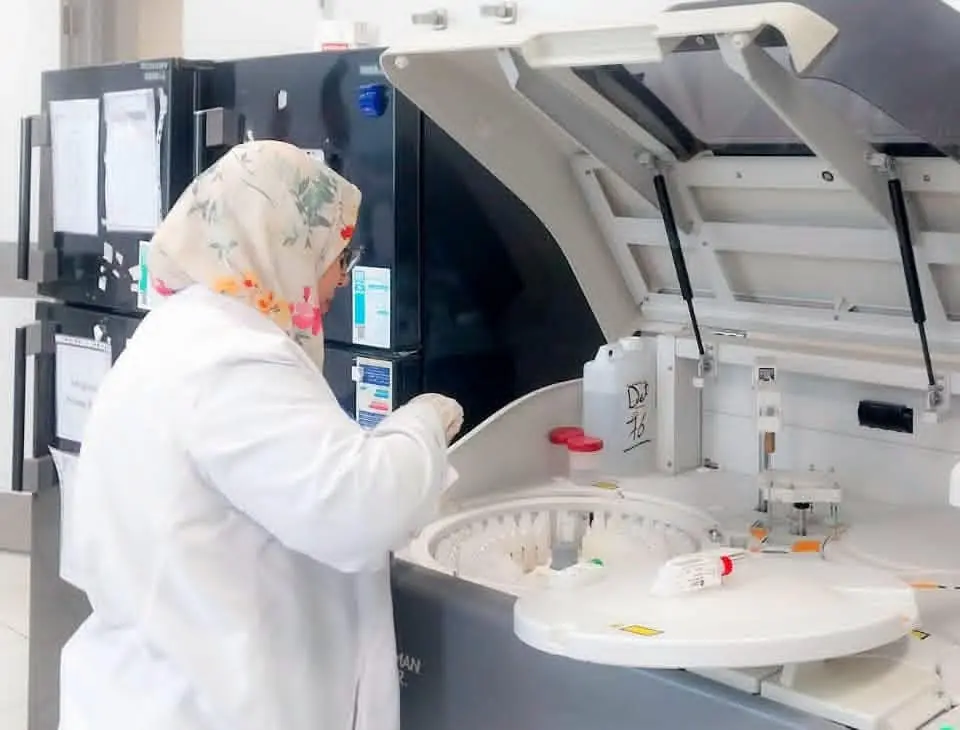 «الرعاية الصحية»: أكثر من 31 مليون فحص معملي متقدم بمعامل الهيئة في محافظات التأمين الصحي الشامل