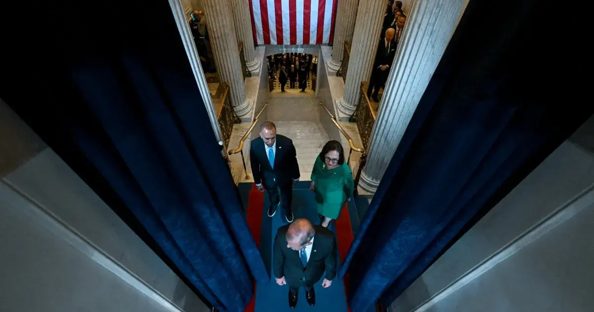 كيف قسمت معركة "الإغلاق الحكومي" الديمقراطيين ورسخت سلطة الجمهوريين؟