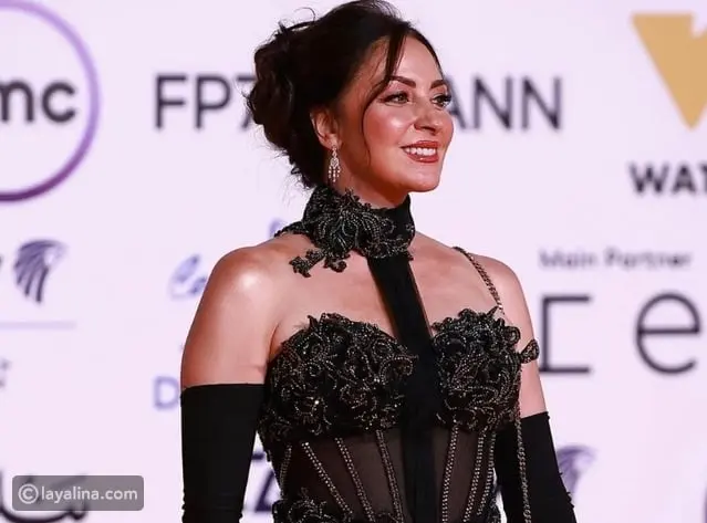 نرمين الفقي تتألق بفستان أسود فخم في افتتاح مهرجان القاهرة السينمائي 2025