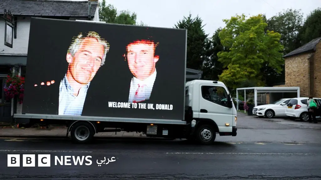 نشر رسائل تزعم أن ترامب أمضى ساعات مع إحدى ضحايا جيفري إبستين، والبيت الأبيض يردّ بأنها "رواية زائفة"