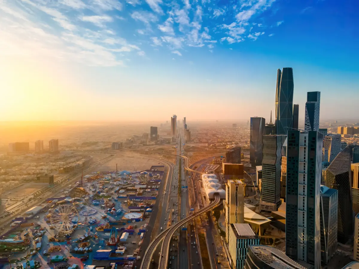 تنفيذ دهانات أرضية بطول مليوني متر لرفع جودة الطرق بالرياض