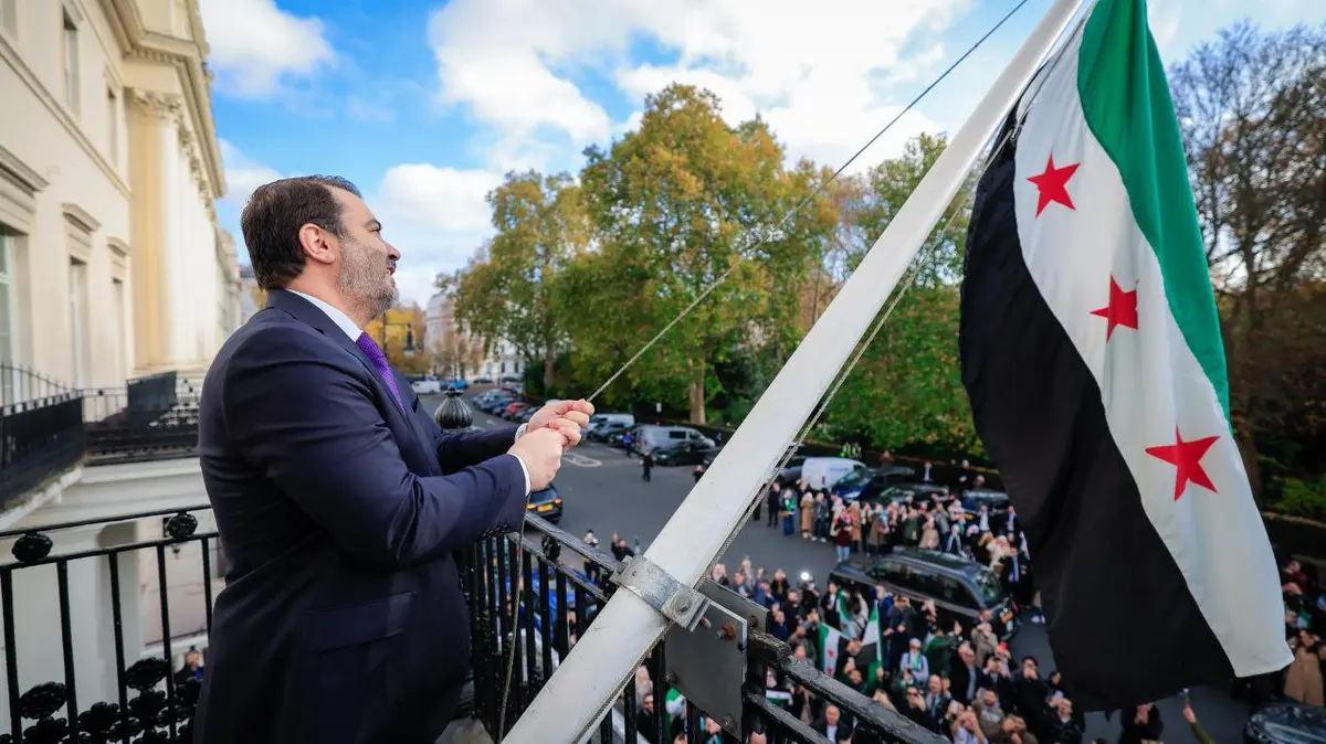 “سوريا تعود إلى العالم بهويتها الحرة”.. أسعد الشيباني يفتتح السفارة السورية في لندن